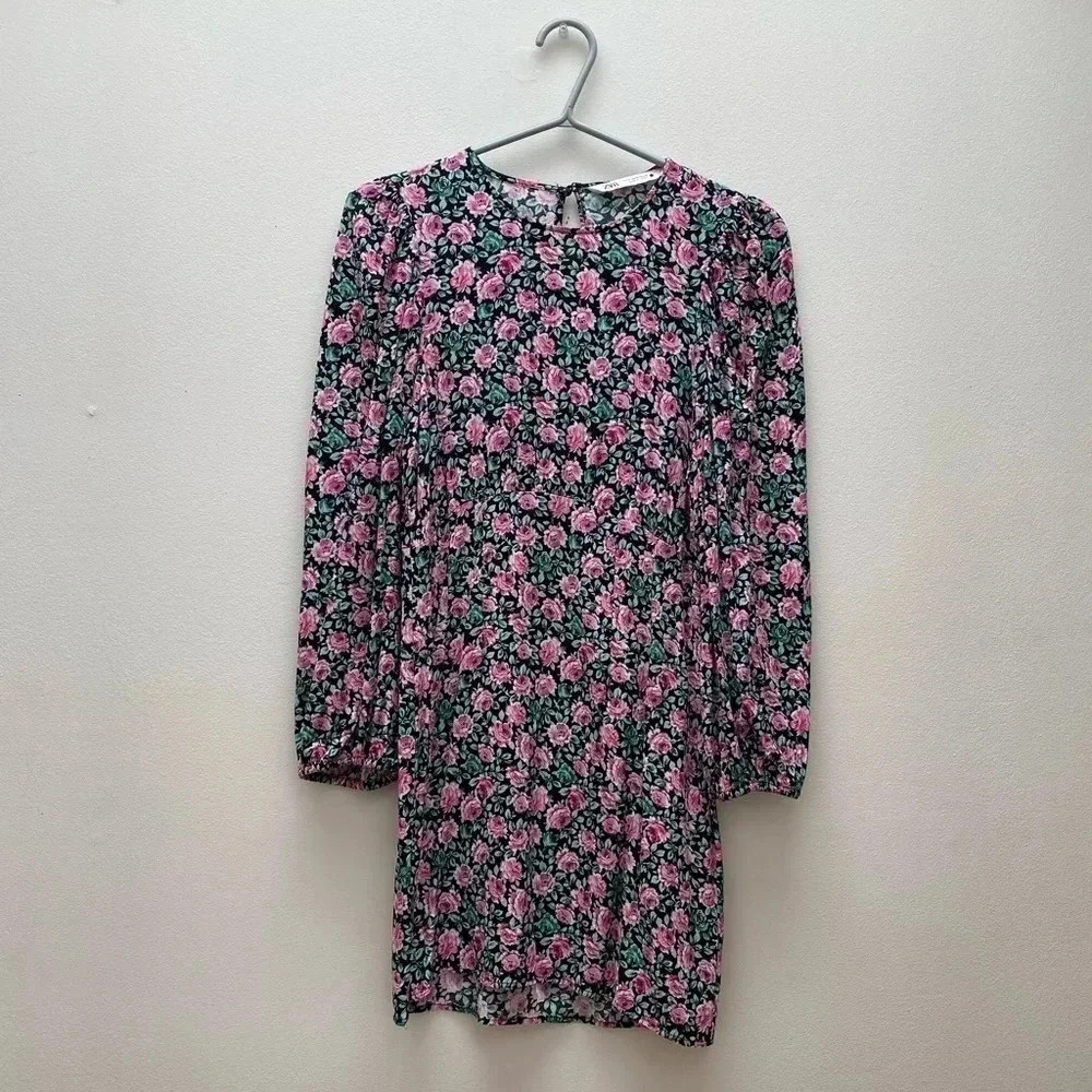 Zara - Floral Mini Dress with Roses - Picture 4 of 8